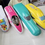 駅弁屋 - ドリンク写真:駅弁4種類(はやぶさ、ドクターイエロー、ハローキティ新幹線、アンパンマン電車)