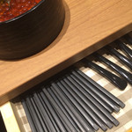 Hokkaidou Baru Umi - テーブルの引出しに箸とスプーン