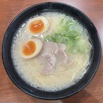 博多ラーメン はかたや - 料理写真:ラーメン 煮玉子のせ 410円