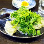 手作りのパクチー入り水餃子(450円)＋更にパクチー大盛り(100円)