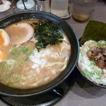 中華蕎麦 御輿 - '15/05/24 中華蕎麦（730円）煮玉子トッピング＋豚めしセット（200円）