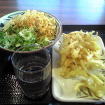 Marugame Seimen - ぶっかけうどんと野菜のかき揚げ