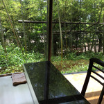 日本料理　彩 - 外が見える鉄板テーブル