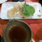 Azekura - 穴子の天ぷらより前にあるつゆの皿が鮮明に写ってました(T_T)