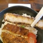 といや ほなみ分店 - ソースカツ丼ミニ、カツ断面。
