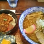といや ほなみ分店 - 中華そば、ソースカツ丼ミニしめて950円。