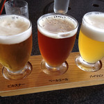松江堀川地ビール館 ビアレストラン - 地ビール飲み比べ。左から普通味、濃い味、フルーティ味。