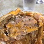 やよい食堂 - 豚肉を重ねて揚げている様相。