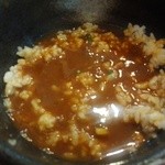 げたや - カレー味のスープをライスに乗せカレーライス風にしてズルズル
       
      これまでの経験からスープが残ることを計算の上でライスを注文して正解