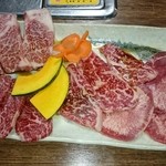 Yondonno sakaba - 上肉4点盛り、タン、カイノミ、カルビ、ロース