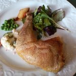 アラペサ - フランス産ホロホロ鶏もも肉のロースト