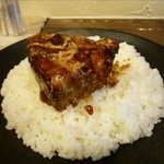 一文字カリー店 - デカイ角煮のアップ