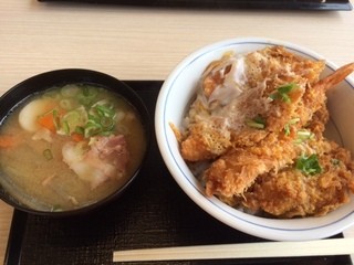 Katsuya - 豚汁と、海鮮・ヒレ・メンチカツ丼・玉子とじ