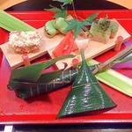 衛藤 - 八寸(ホタテあられ揚げ、空豆、鯛煮凝り他)