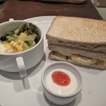 イタリアン・トマト カフェジュニア - 料理写真:ハムたまごとツナサラダのWサンドモーニング