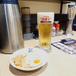 れんげ食堂 Toshu - ドリンク写真:■ ちょい飲みセット (お得フェア)
おつまみ 3種盛り + 餃子(6個) 自家製"辣油"付き、858円 (-10円)