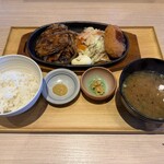 やよい軒 - 料理写真:三元豚ロース極み生姜焼定食カニクリームコロッケ付1440円