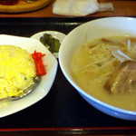 台湾料理 味軒 - 豚骨ラーメン＋炒飯（ランチ700円）