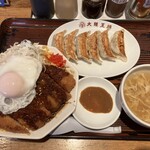 大阪王将 - 料理写真:チキン味噌カツ炒飯の餃子セット