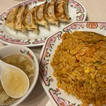 餃子の王将 - 料理写真:餃子1人前 キムチ炒飯(スープ付き)
