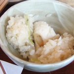 鴨鶴 - 身がふんわりしっとりのウマい鯛釜飯