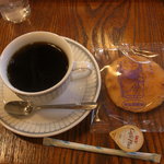 萬寿屋 - コーヒーと煎餅 ３００円