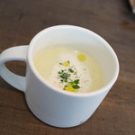 BISTRO Lanterne - グリンピースの冷製ポタージュ