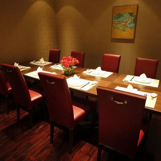 ～桃家の間～
                                  個室料金
                                  【昼】3,300円　【夜】6,600円