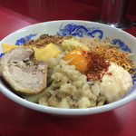 ジャンクガレッジ - まぜそば大盛り(全増し)