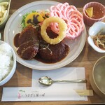 うさぎと葉っぱ