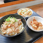 こがね製麺所 - 肉ぶっかけ冷、ミニから揚げ、とり天丼