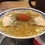 龍上海 - ラー博は俺の社員食堂。  赤湯からみそラーメソ！  最初は魚介の旨味を感じる味噌ラーメソなのだが、からみそが溶けてくるとちょーパワフルな味わいに変化。これがイイ。