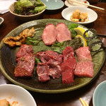 焼肉飯店 - 