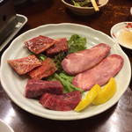焼肉飯店 - 