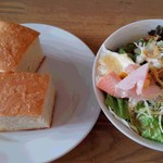 Pasutapasuta - ランチAセットのサラダとフォカッチャ（2人分）