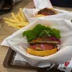 フレッシュネス バーガー - 料理写真: