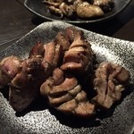 Toriichi - 本格宮崎鶏のザル焼き
                      ４点盛り¥1580の…ズリ
                      うんまー✨
