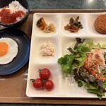 リブマックスリゾートウポポイ白老温泉 - 料理写真:ご飯のお供が充実していると感じた朝ごはん。刺身もありました。