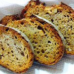 ベーカリー燈 - パン ド セーグル クルミ 1/2本 ¥180