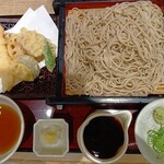 家族亭 - 料理写真:天ぷら盛合せと特盛りそば