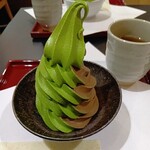 茶寮 伊藤園 - 料理写真:抹茶＆ほうじ茶ソフト