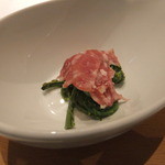 先付：サラミとこごみ