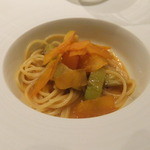 パスタ１：茄子　カブ　ブイヤベースのソース　カラスミを添えて　