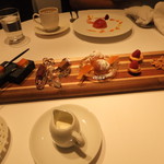 レストラン ラッセ - 小菓子(角度を変えて)