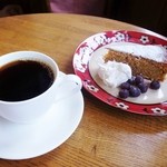 SORA CAFE - 料理写真:くるみとにんじんのケーキ＆コーヒー