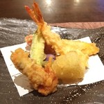 和彩厨房 KATURA - 頭と尾
            天使の海老天 
            食べくらべ