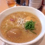 麺屋 上々 - 上々黒麺　　780円　煮卵は、+100円　