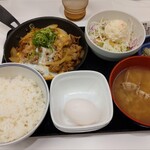 吉野家 - 料理写真:月見牛とじ御膳、あさり汁に変更、ポテトサラダ追加