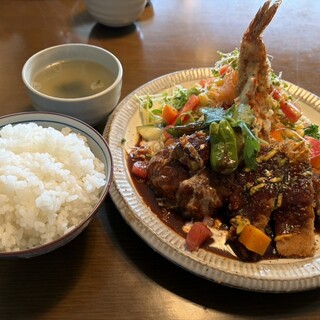 食堂とカフェ ピナータ_0