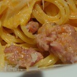 ビッレリア バブルクラフト - ハーブやスパイスの力強いソーセージの旨味に、濃厚ソースがからむ